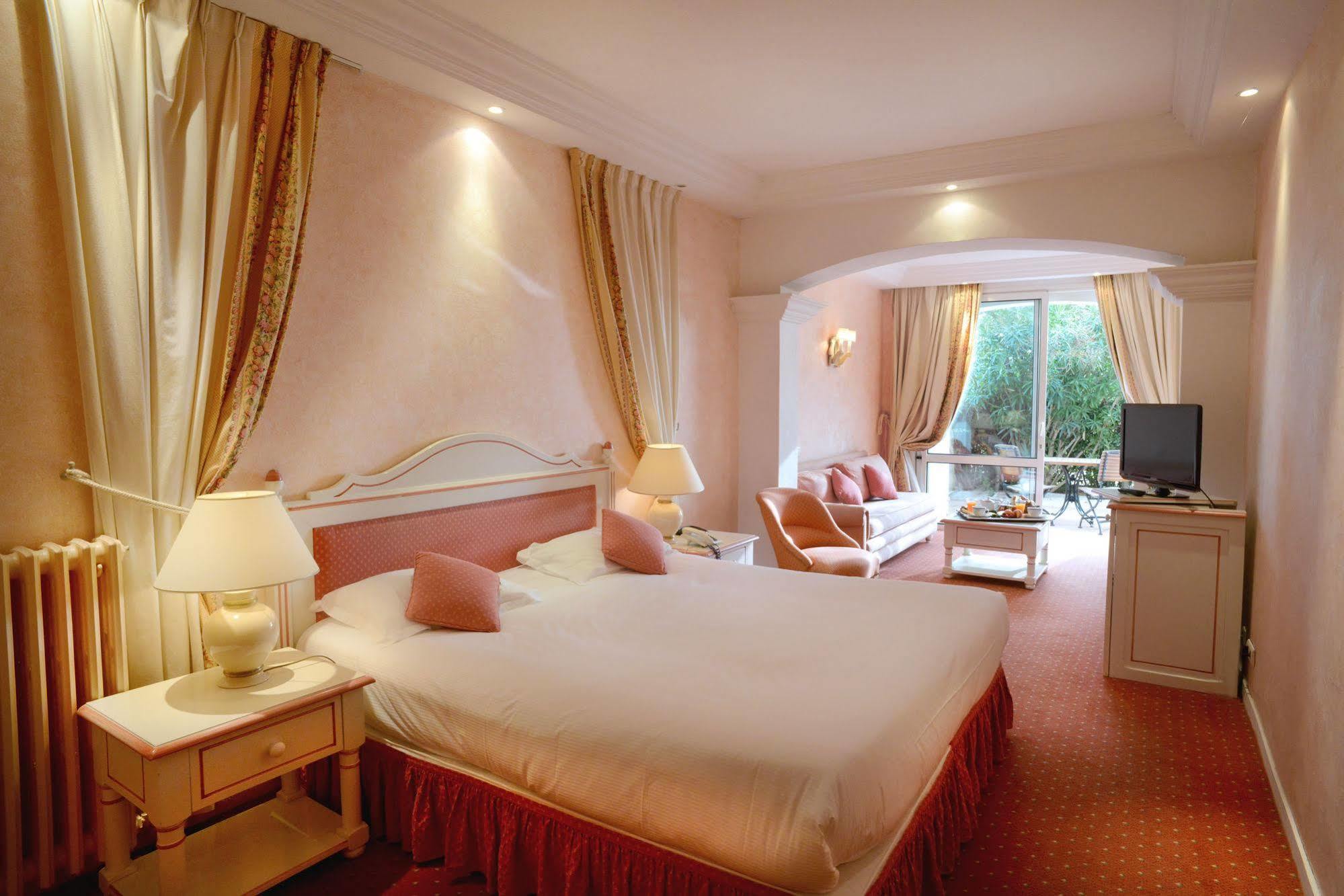 Hotel Giraglia Grimaud Exterior photo