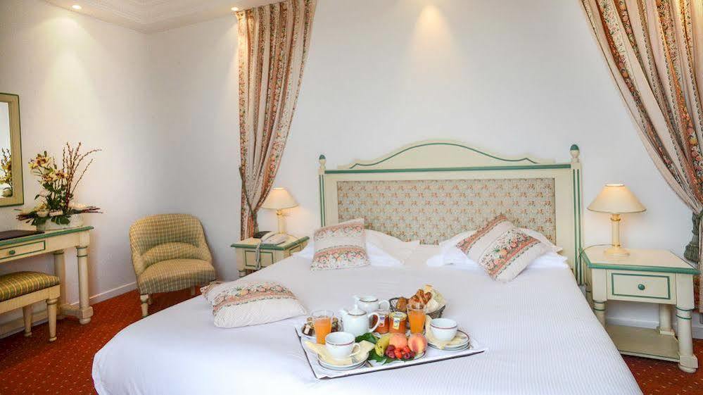 Hotel Giraglia Grimaud Exterior photo